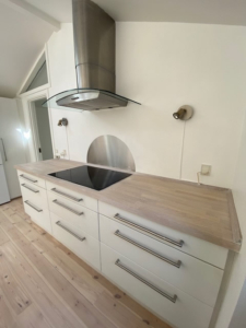Køkkenbordplade efter afslibning og olie