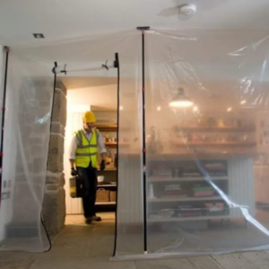 Montering af støvvæg ved afslibning af trapper i åbne rum