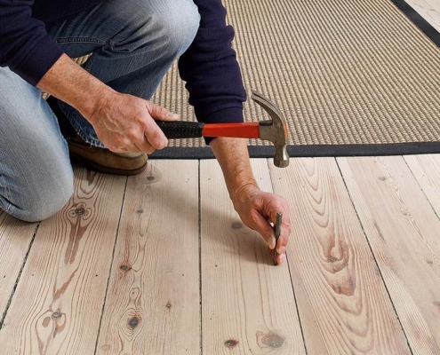 Hvorfor er det vigtigt at dykke alle søm inden gulvafhøvling eller gulvslibning? - Hvis sømmene stikker bare en smule op, kan de ødelægge slibemaskinens sandpapir, ridse maskinens valser